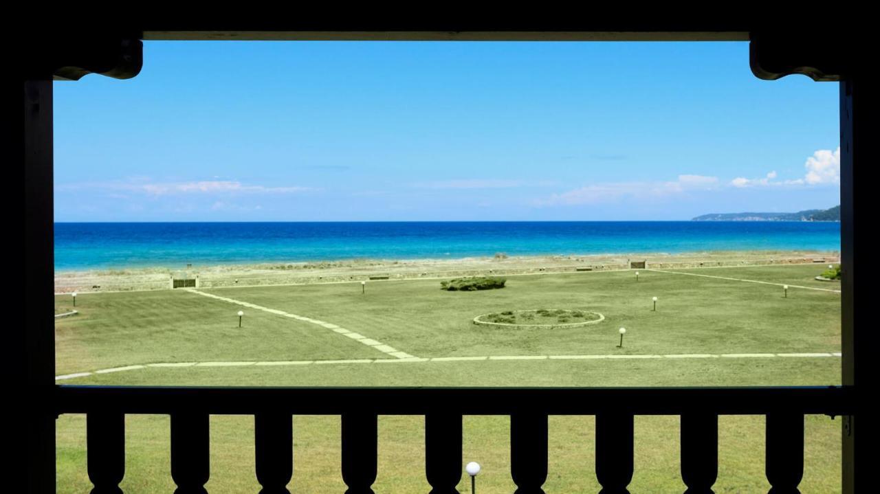 Soleado Beachfront Villa Skála Foúrkas Exterior foto